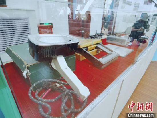 ����ͼΪ�к�221������һ�ǡ�����������ĳ�չ��Ʒ���������� ��