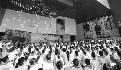 ͼΪ����ʮ���ŷɴ����麽��Աף�ػ��س������������� ��ά����