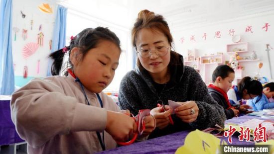 ͼΪ�ຣʡ��Դ�������������Сѧ���깬ѧ������ʦָ���������ֹ���(����ͼ) ���� ��