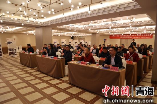 ͼΪ»áÒéÏÖ³¡¡£³Æ¶àÏØÕþ¸®°ì¹©Í¼ ͼΪ»áÒéÏÖ³¡¡£³Æ¶àÏØÕþ¸®°ì¹©Í¼