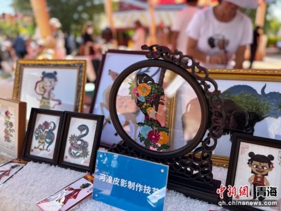 ͼΪÏÖ³¡Õ¹Ê¾ºÓäÒÆ¤Ó°ÖÆ×÷¼¼ÒÕ¡£ÆîÐå¾ê Éã ͼΪÏÖ³¡Õ¹Ê¾ºÓäÒÆ¤Ó°ÖÆ×÷¼¼ÒÕ¡£ÆîÐå¾ê Éã