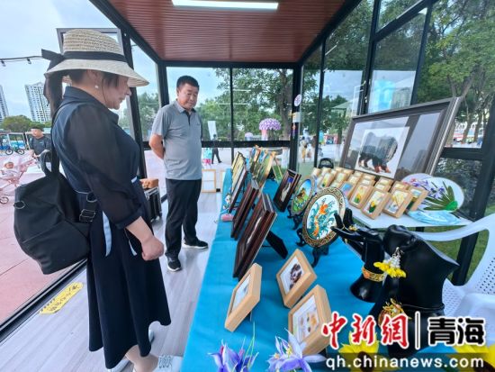 ͼΪ��ֳ��οͲι���ɫչʾ�������� ��