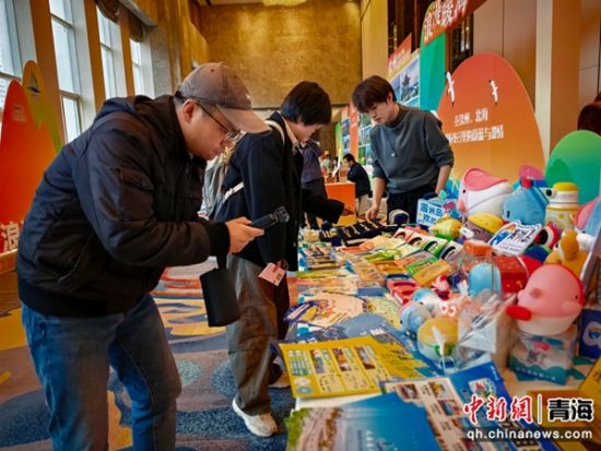 Í¼ÎªÍÆ½é»î¶¯ÏÖ³¡£¬ÌØÉ«ÎÄ´´²úÆ·ÓëÃÀʳÎüÒýÁ˼αöÅÄÕÕ»¥¶¯¡£ ÆîÔöÝíÉã Í¼ÎªÍÆ½é»î¶¯ÏÖ³¡£¬ÌØÉ«ÎÄ´´²úÆ·ÓëÃÀʳÎüÒýÁ˼αöÅÄÕÕ»¥¶¯¡£ ÆîÔöÝíÉã