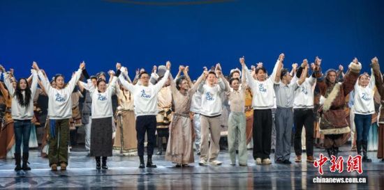 ͼΪ��硶ѩɽ��ء��ݳ������������Ŷ�лĻ�����Ǳ���