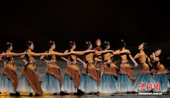 ͼΪ��硶ѩɽ��ء��ݳ��ֳ������Ǳ���