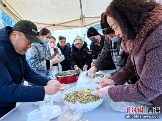 ͼΪÏÖ³¡ÃñÖÚÒ»Æð°ü½È×Ó¡£ÀîöÁ Éã ͼΪÏÖ³¡ÃñÖÚÒ»Æð°ü½È×Ó¡£ÀîöÁ Éã