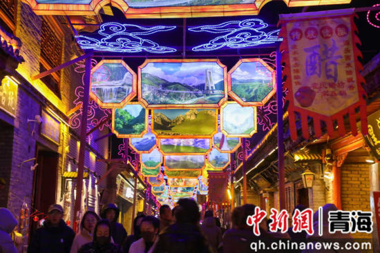 ×ÊÁÏͼΪ¡°ÄþÄþÐ×÷¡¤ºÏÔ´ºÍÃÀ¡±µÚÈý½ìÇຣµ¤¸Á¶ûË«ÄþË«µÆÕ¹ôßµÚ40½ìÖйú¡¤ÇØ»´µÆ»áµ¤¸Á¶û¹Å³Ç·Ö»á³¡ÄÚ£¬äÒÔ´ÅŵÆÕ¹³ö¡£¡¡¡¡¡¡¡¡ÂíÃúÑÔÉã ×ÊÁÏͼΪ¡°ÄþÄþÐ×÷¡¤ºÏÔ´ºÍÃÀ¡±µÚÈý½ìÇຣµ¤¸Á¶ûË«ÄþË«µÆÕ¹ôßµÚ40½ìÖйú¡¤ÇØ»´µÆ»áµ¤¸Á¶û¹Å³Ç·Ö»á³¡ÄÚ£¬äÒÔ´ÅŵÆÕ¹³ö¡£¡¡¡¡¡¡¡¡ÂíÃúÑÔÉã