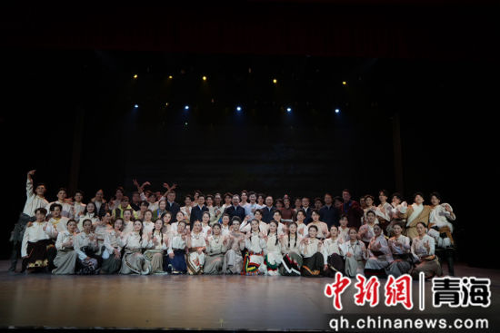 ͼΪ��ְ��Ա�Ǻ�Ӱ�� ���������þ� ��ͼ