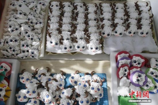 ͼΪۭ��ϼ������ѩ������ţ����ĵ����ܱ������������ ��